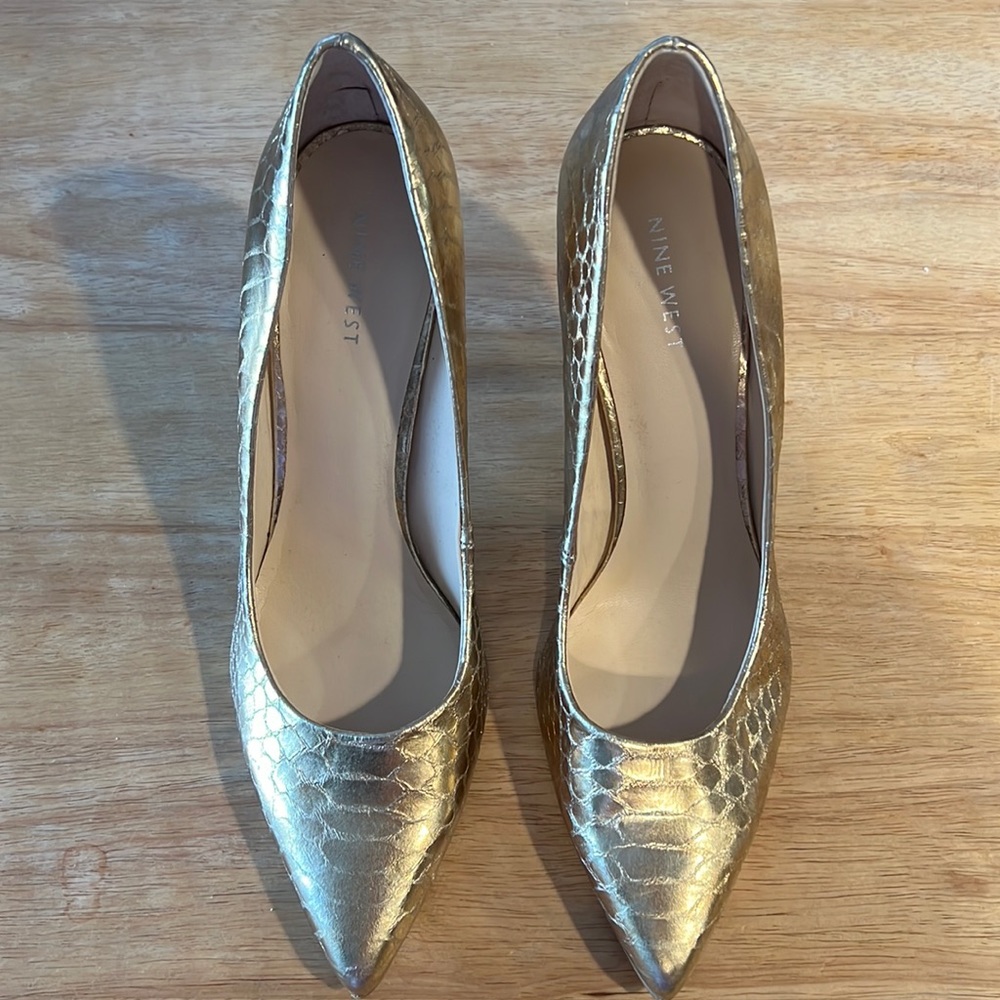 Nine West pump